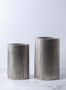 现代无障碍豪华Wabi-Sabi风格树脂垂直图案锤图案花瓶工艺品装饰