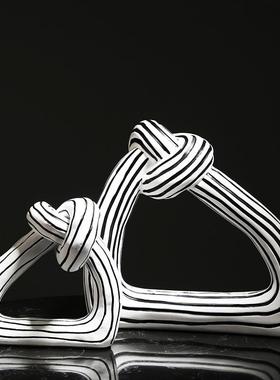 轻奢现代创意装饰摆件家居样板房玄关书架黑白线条几何绳结装饰品