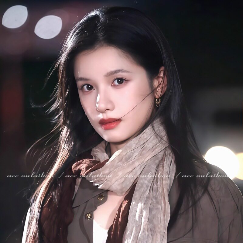 张婧仪同款棕咖色丝巾秋冬氛围感长款围脖复古文艺风褶皱装饰围巾