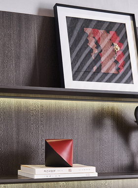 邸高书房书柜搁物架陈列效果展示 新中式雕塑画马到成功壁龛摆件