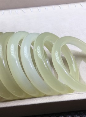 极速天然阿富汗玉手镯女款t玉石手镯 内部有棉裂 很多商家做黄口