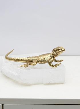 现代创意黄铜金色蜥蜴样板房客厅办公室装饰品桌面装饰水晶摆件