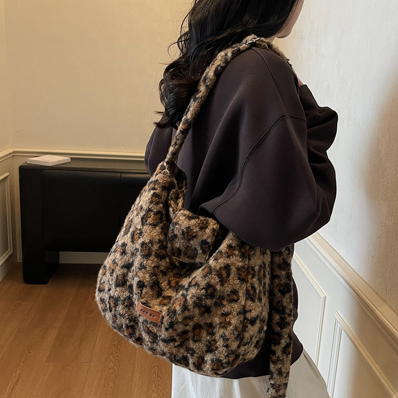 豹纹毛绒单肩包 小狂野~ 容量也大大的 拿下,淘宝优惠券,粉丝福利购,淘宝优惠卷