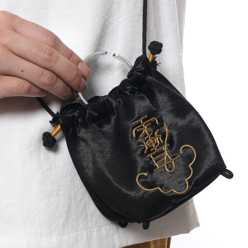 自在仙紫微讳黑金小锦囊 侧背包单肩包国风道系原创收口小方包,淘宝优惠券,粉丝福利购,淘宝优惠卷