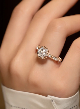 莫桑戒指双色1克拉花苞钻