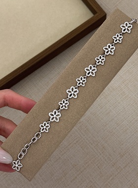 「蕾丝花环」S925银拉丝花朵手链