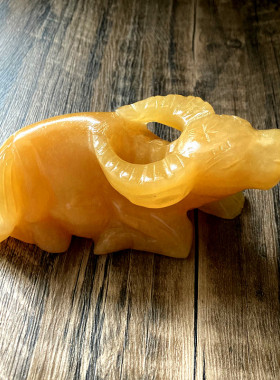 天然玉石牛摆件大号生肖水牛招财家居办公室装饰黄玉卧牛手工雕刻