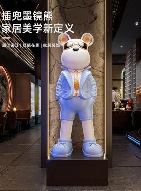 网红暴力熊小猪储蓄罐大型无障碍豪华高端网吧台球厅旁边大型落地