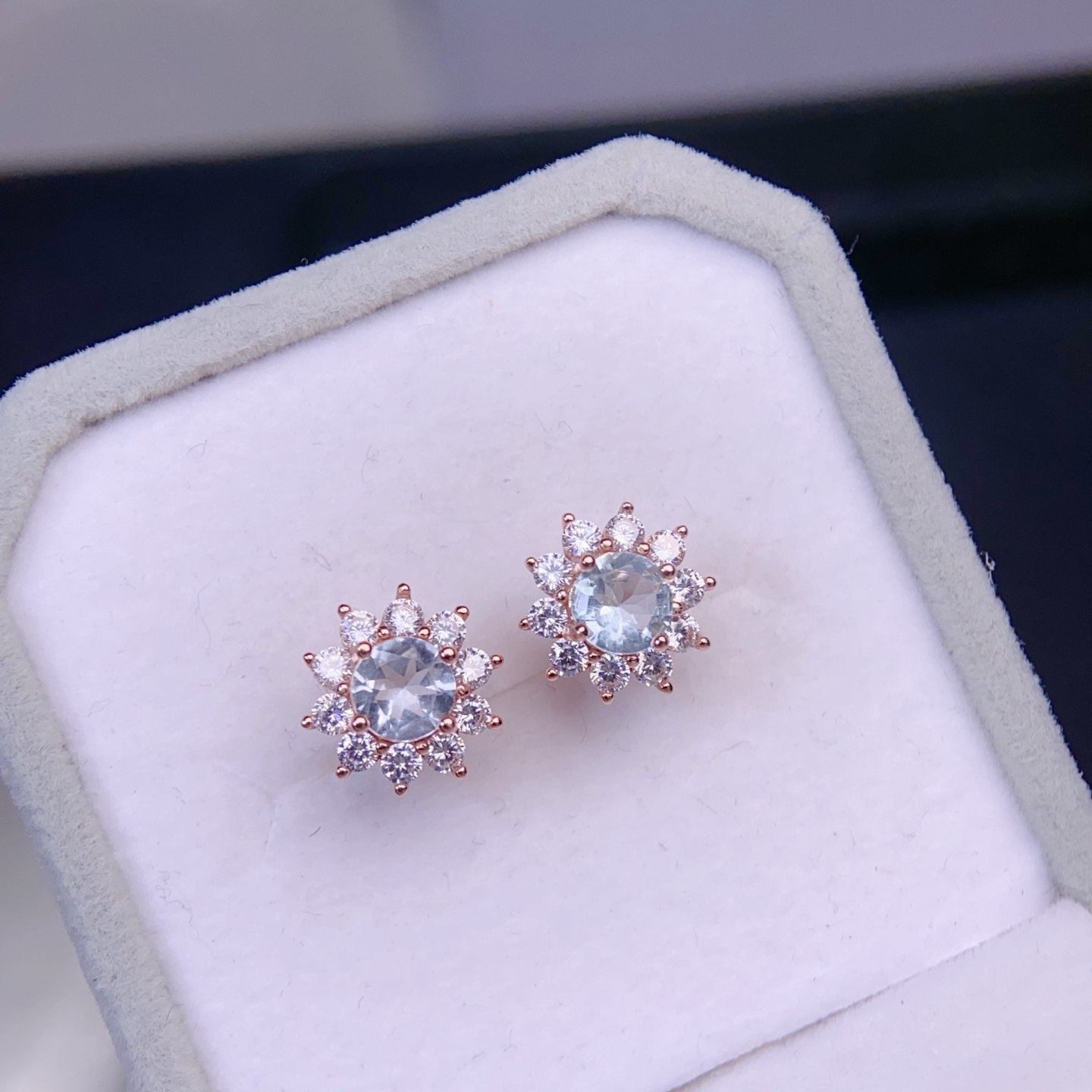 【地质大学珠宝】天然比克太阳花海蓝宝纯银耳钉女925银镶嵌4*6mm,淘宝优惠券,粉丝福利购,淘宝优惠卷