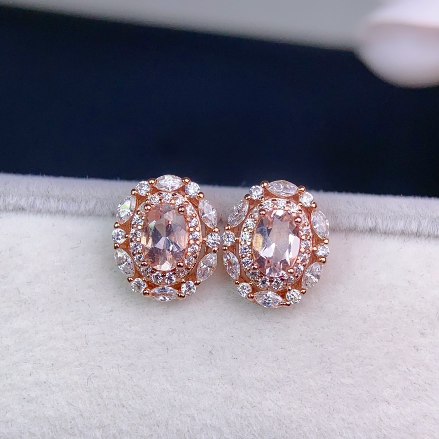 【中国地质大学珠宝】纯天然摩根石耳钉晶体干净色彩独特水水的,淘宝优惠券,粉丝福利购,淘宝优惠卷