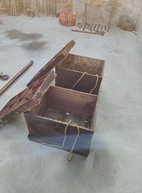 民俗，怀旧的旧物品，老式的镐，战士，镐，摇响器卖杂货，80年的