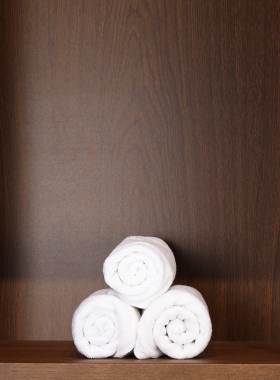 卫生间饰品摆件墙面置物架毛巾摆设浴室柜沐浴瓶全屋定制软装配饰