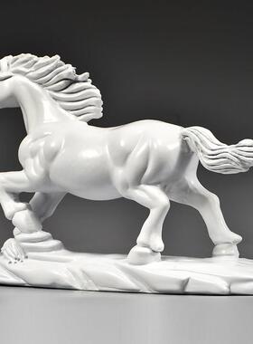 白色实木雕刻生肖马饰品红木马成功家庭客厅办公室装饰工艺品