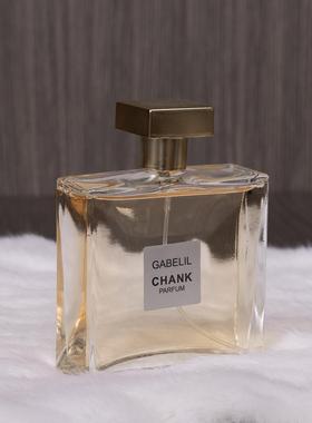 尚居坊软装现代轻奢样板间衣帽间梳妆台桌面饰品兔毛组合摆件