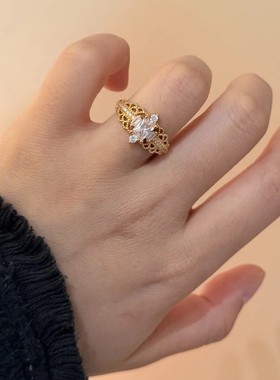 小红书同款拉丝小裙子吊坠金光裙摆黄金色项链小香风扇形锁骨链