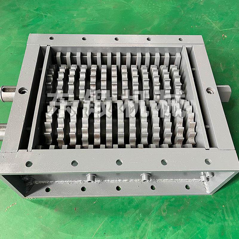 Shredder chassis small metal plastic crushing domestic waste rubber plastic double shaft crushing factory direct sales