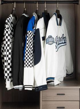 样板间儿童房衣帽间软装摆件男孩房服饰背包运动鞋滑板展厅摆设