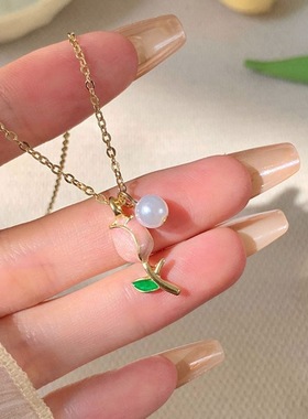 郁金香珍珠项链夏季项链高级设计感小众珠珠吊坠轻奢锁骨气质