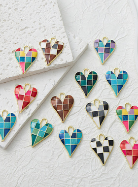 棋盘格爱心挂饰个性钥匙扣挂件爱心男女包包配件厂家