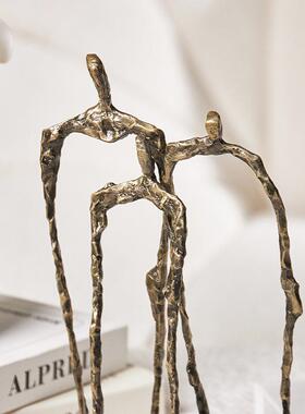 创意艺术金属铁艺旅行人摆件电视柜玄关样板间售楼处家居饰品软装