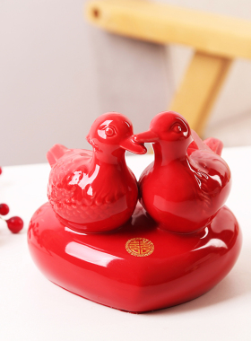 陶瓷鸳鸯摆件一对婚房结婚纪念日礼物送老公订婚闺蜜实用床头柜瓷