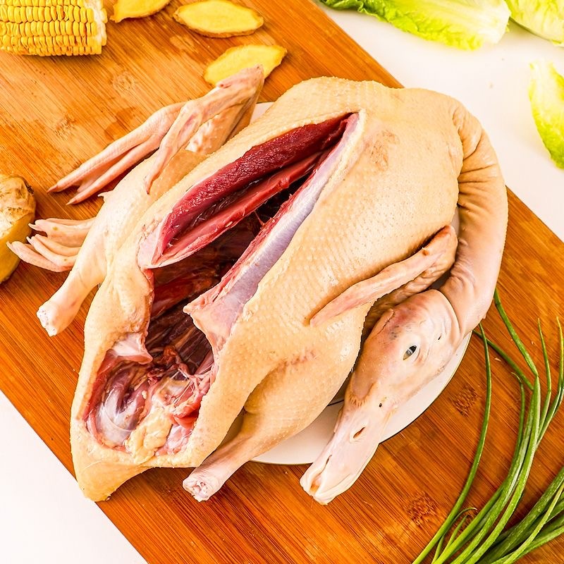 Freshly slaughtered 300-day-old free-range shelduck (yellow skin and red meat - without internal organs), the net weight of each duck is more than 4 kilograms