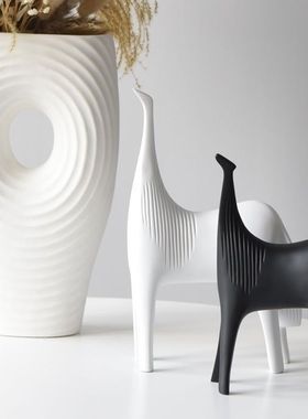 电视背景墙摆件创意家居抽象对马工艺品摆件客厅卧室电视柜摆饰软