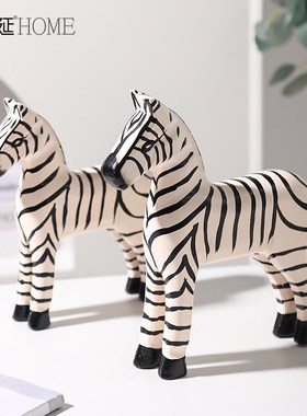 北欧简约文艺黑白马摆件创意客厅酒柜电视柜玄关房间装饰品小摆设