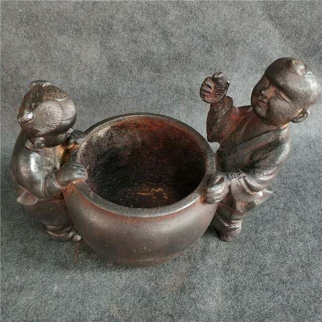 Old ironware, iron boy, holding cylinder, stylus pen, washing antiques, miscellaneous collection, old objects, exquisite shape and good condition