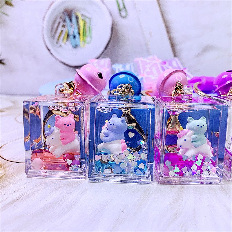 入油钥匙扣迷你独角兽小熊液体娃娃亚克力精品流沙机萌趣方形挂件 - 图1