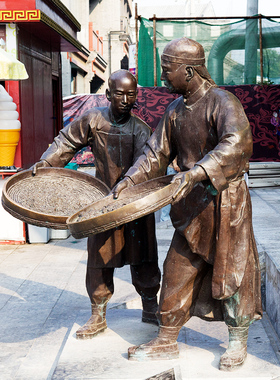 民俗小品商业街景观市井买卖情景玻璃纤维仿铜人物雕塑城市户外摆