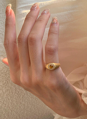 拉丝虎眼石微镶锆石戒指中古风