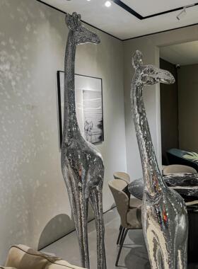 长颈鹿带灯落地大型摆件楼梯下装饰造景贴片玻璃亮片发光客厅展厅