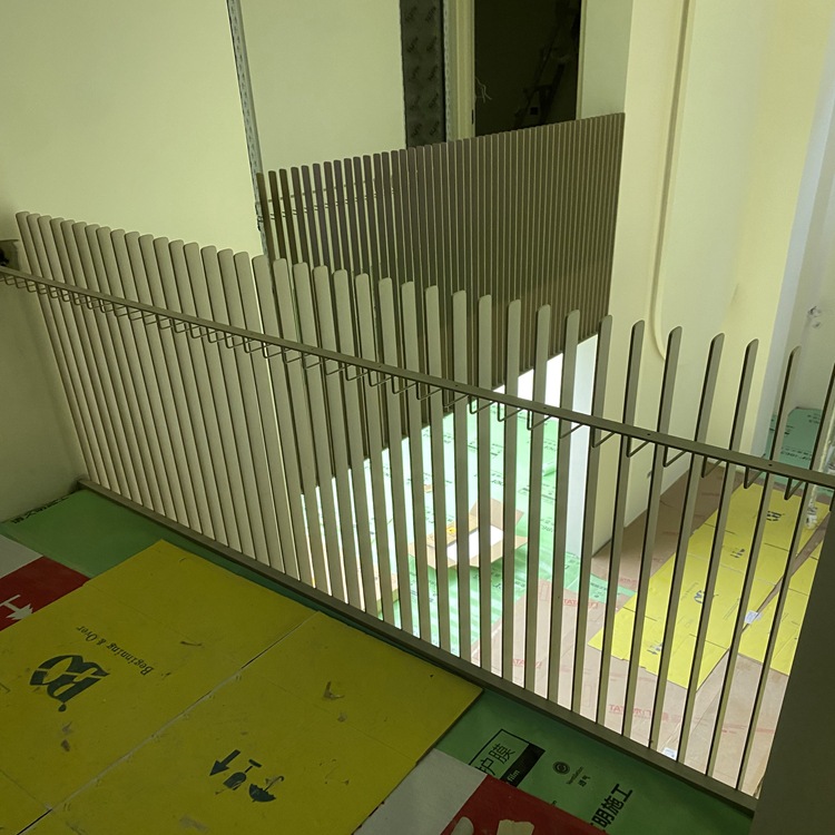 艺术栏杆 上海厂家定制香槟金不锈钢百叶楼梯扶手 扁管楼梯栏杆 - 图1