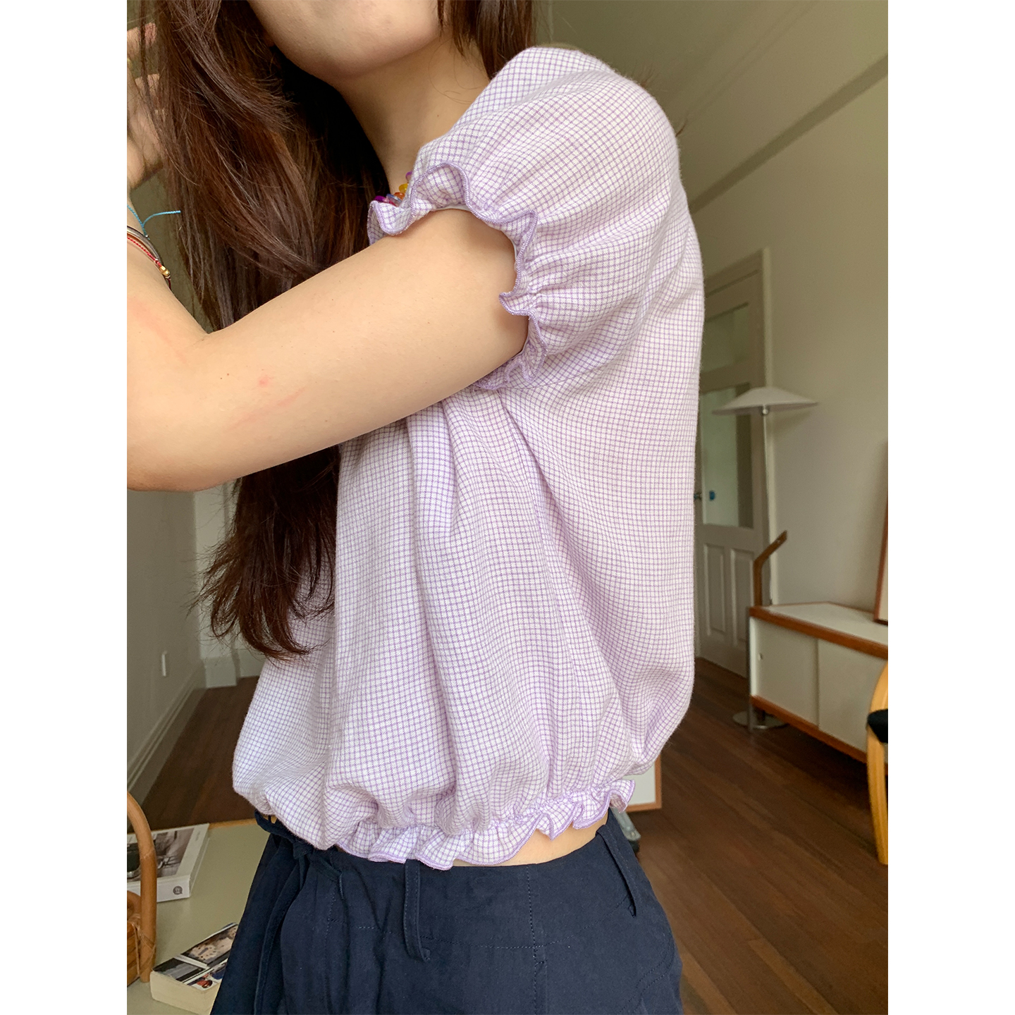 【香香的梨】夏季舒适木耳边短袖T恤格子圆领设计感通勤百搭上衣 - 图1