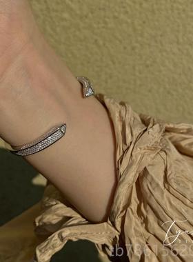 高档TYUSHA女重物工闪钻群S925纯银手镯开口轻奢小众礼气质镶高级