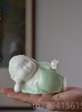 高档创意可爱瓷汽车陶摆件内香水如男来佛像车内饰品车载用品车车