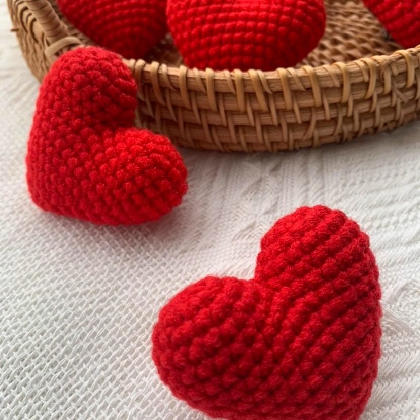 毛线钩织红色爱心胸针手工编织成品衣服饰品送女友礼物结婚伴手礼,淘宝优惠券,粉丝福利购,淘宝优惠卷