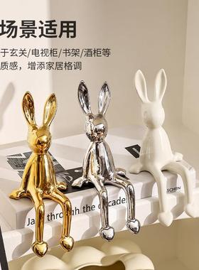 坐姿长耳朵兔子假书摆件轻奢样板房间酒柜创意办公书架桌面装饰品