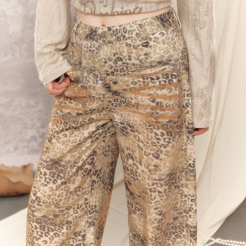 【25年秋】UNIFREEPLUS大码豹纹印花牛仔裤女低腰直筒阔腿拖地裤,淘宝优惠券,粉丝福利购,淘宝优惠卷