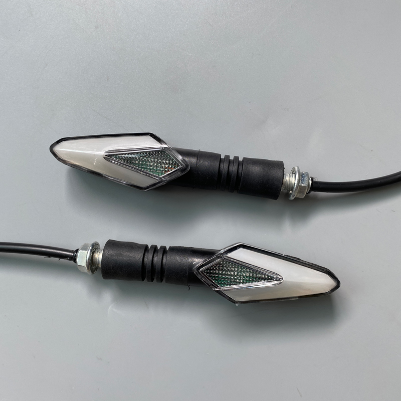 电动车方向灯48/60V螺丝款LEBD灯左右方向灯高亮电动三轮车转弯灯 - 图1