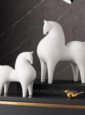 现代轻奢客厅电视柜办公室书桌书柜桌面马摆件酒柜装饰品艺术软装