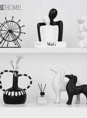 现代简约高级感艺术抽象人物摆设品样板房间酒柜家居软装饰品摆件