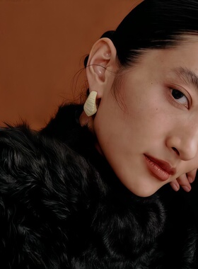 小众高级感弯月耳钉送女友