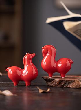 陶瓷小红马喜庆茶宠物小摆件办公室书房桌面摆件可爱唐马茶室景观