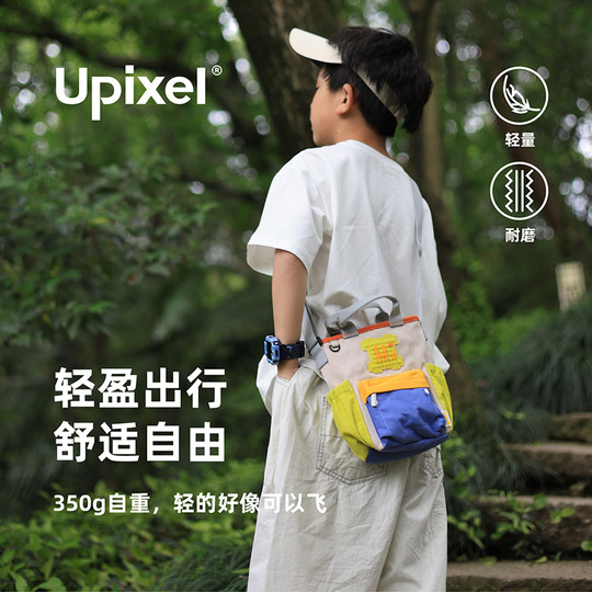 Дорожная сумка через плечо Upixel, в которую можно положить бутылку с водой.