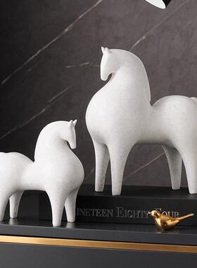 现代轻奢客厅电视柜办公室书桌书柜桌面马摆件酒柜装饰品艺术软装