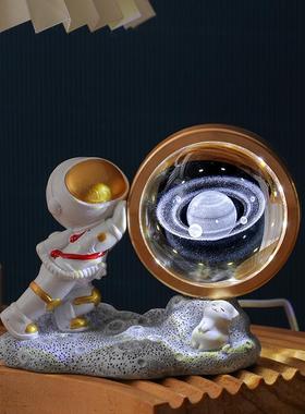 创意宇航员水晶球小夜灯装饰品桌面摆件太空人生日礼物送男友兄弟