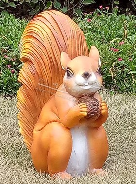 优选仿真动物小松鼠松果雕塑 小区绿化园林小品装饰摆件 玻璃钢工