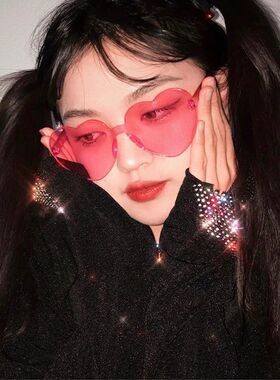 时尚个性桃心太阳镜街拍嘻哈果冻色派对爱心太阳眼镜拍照连体墨镜